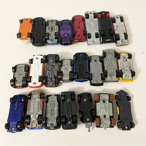 Lot of 23 Hot Wheels Diecast Cars - Picture 5 of 16